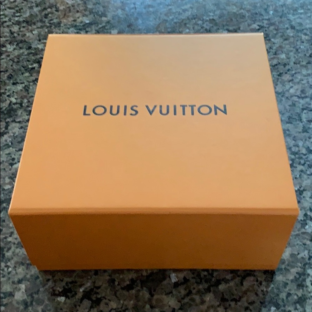 Louis Vuitton orange 10x10x5 magnetic lid box